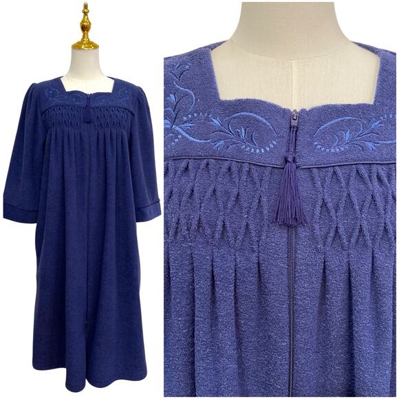 NWOT Miss Elaine Robe Women L Navy Blue Embroidered Zip Front Fleece Housecoat - Picture 1 of 8